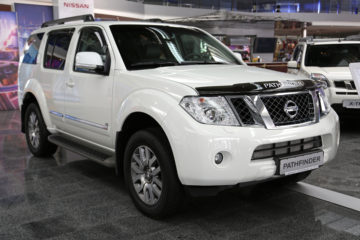 From Edmunds.com V6 engine delivers strong acceleration with decent fuel…