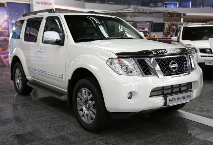 From Edmunds.com V6 engine delivers strong acceleration with decent fuel…